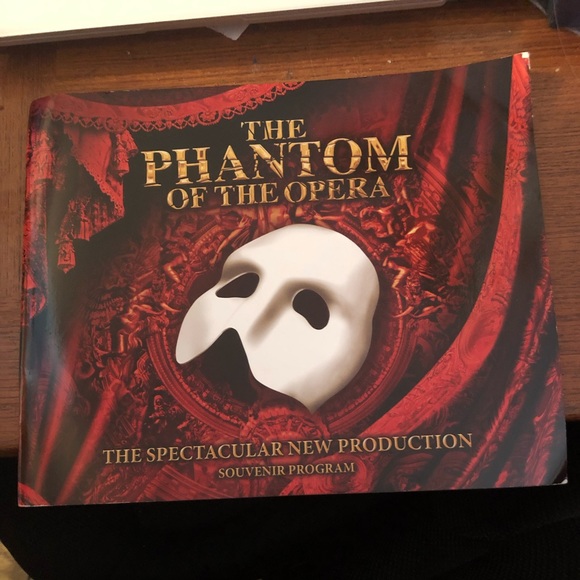 🎃Phantom of the Opera Souvenir Book (early 2000) -429 - Picture 1 of 3